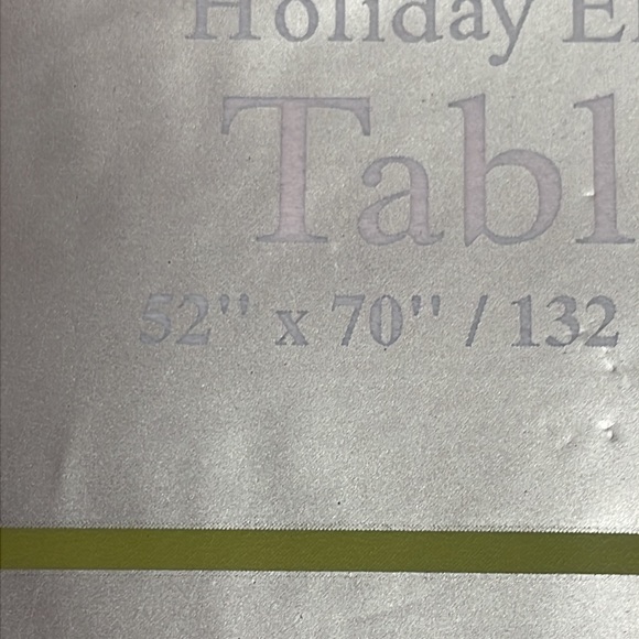 NIP HomeTrends tablecloths 1 red 1 green 52’x70’ - Picture 6 of 9